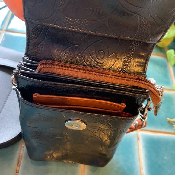 2 small purses - Picture 3 of 6